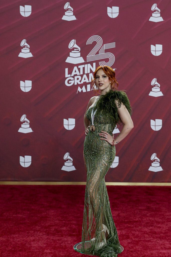 MIAMI (FL, EEUU), 15/11/2024.- La cantante mexicana Paty Cantú posa en la alfombra roja de la 25 entrega anual de los Premios Latin Grammy celebrados este jueves en el Kaseya Center de Miami, Florida. EFE/Eva Marie Uzcátegui