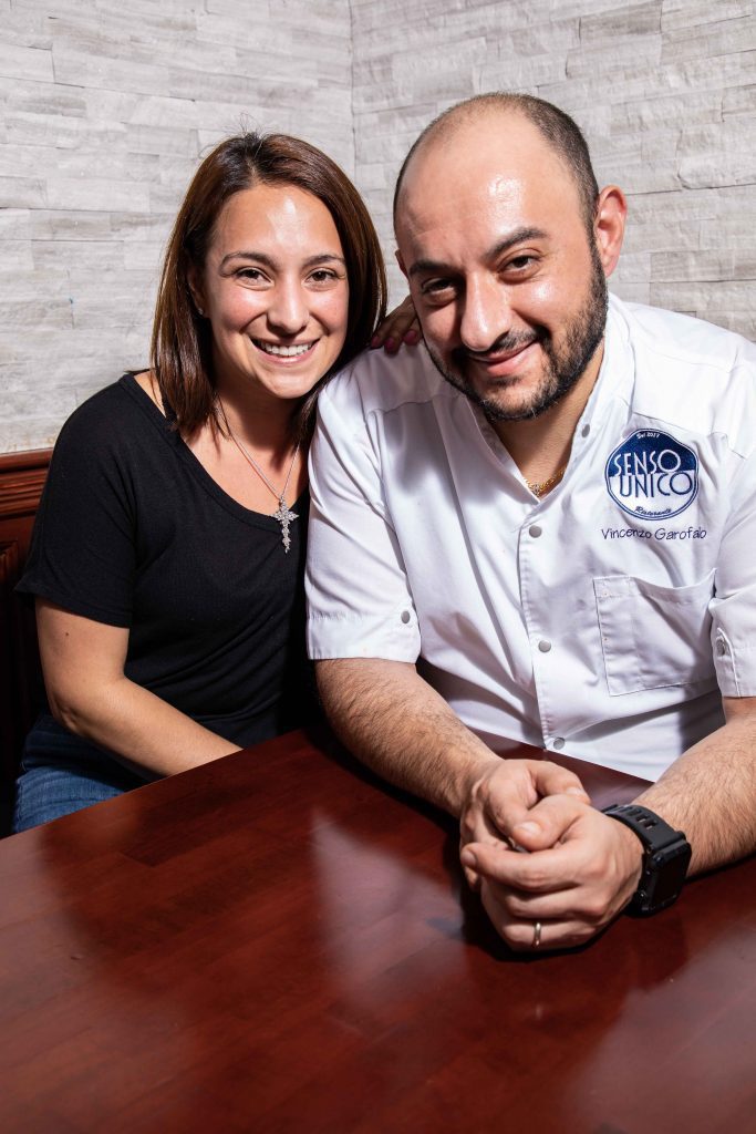 Senso Unico está dirigido por el chef / propietario Vincenzo Garofalo y su esposa Laura, nativos de Avellino, Italia.