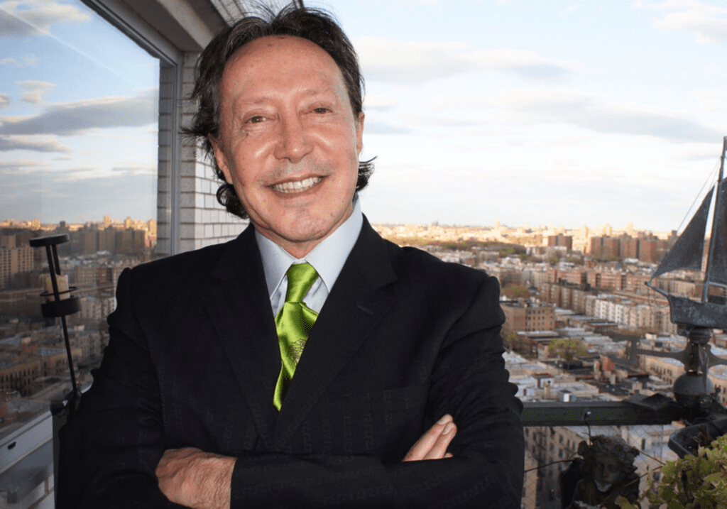 El Dr. Héctor Rodríguez Navarro, pionero en medicina estética, comprometido con brindar rejuvenecimiento facial sin cirugía. Con más de dos décadas de experiencia, el Dr. Rodríguez es un referente en transformaciones naturales y sutiles, dedicado a realzar la belleza inherente de cada paciente en el Bronx, Nueva York.
