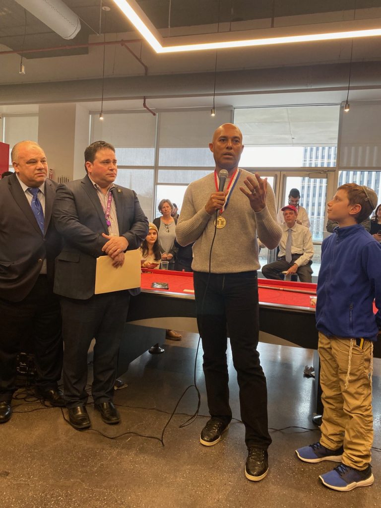 Durante su presentación Mariano Rivera mencionó que al principio de su carrera, las tarjetas telefónicas de Boss eran su servicio asequible de elección para llamar a casa.