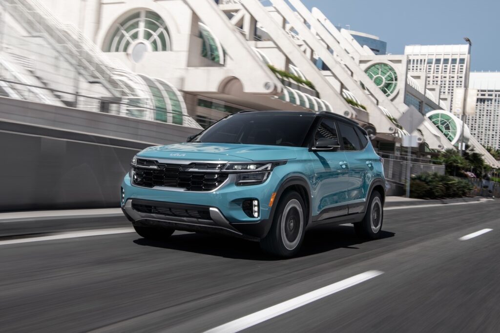 El Kia Seltos 2024 cuenta con sistemas avanzados de asistencia al conductor y tecnologías innovadoras para una experiencia de conducción segura y cómoda.