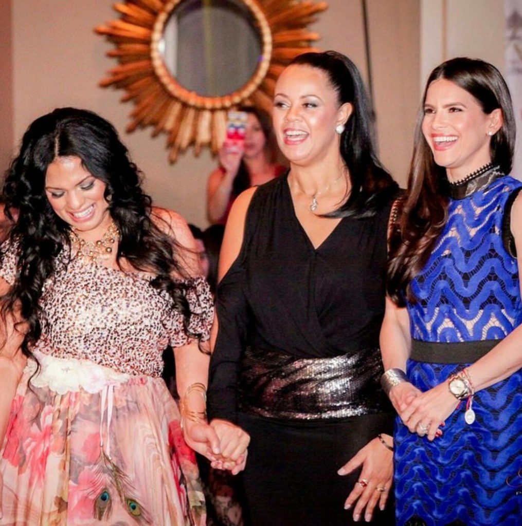 De izquierda a derecha, Asistente de Producción, Palenia Pichardo; Directora Ejecutiva, Marie Llanos Llanos y la Animadora de West New York Fashion Week, Greidys Gil.