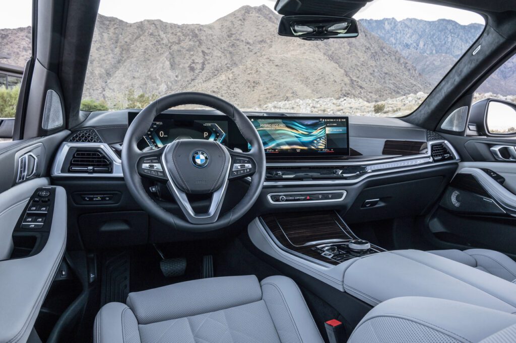 Los avanzados sistemas de visualización y la integración con la aplicación My BMW App ponen el control de la eficiencia y el confort al alcance de tu mano.