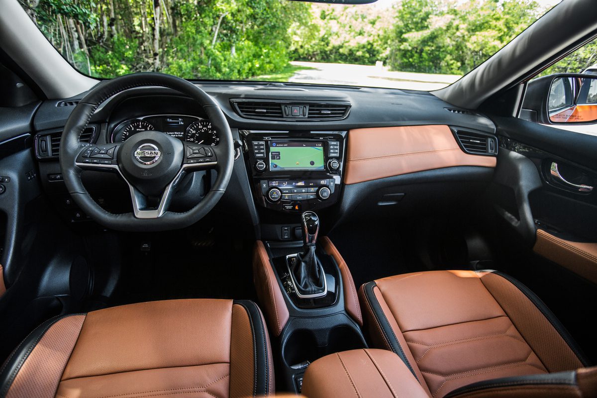 El Rogue continúa también con el motor de 2,5 litros del año pasado, que recibe aproximadamente 5 millas por galón menos que los modelos híbridos. (Nissan)