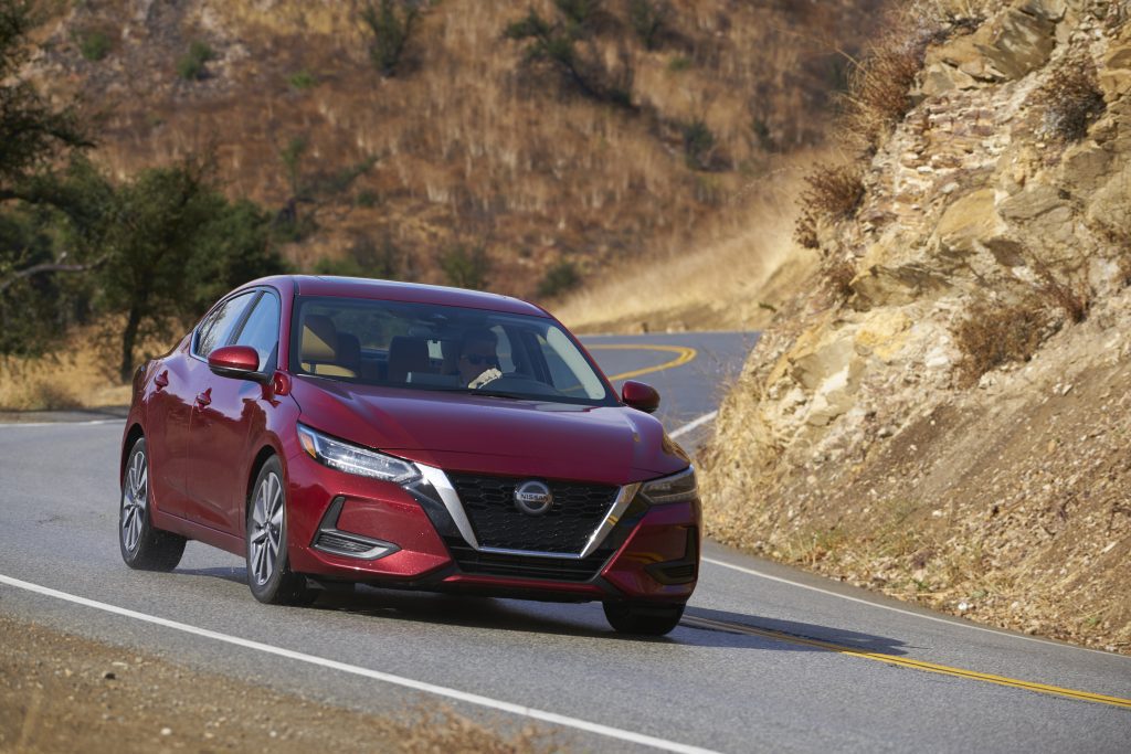 El nuevo motor del Sentra fue notoriamente silenciado para el 2020, sobre todo si se acelera moderadamente y se circula a velocidades de autopista.