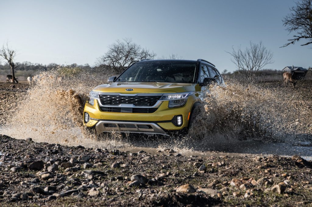2021KiaSeltosAction-3