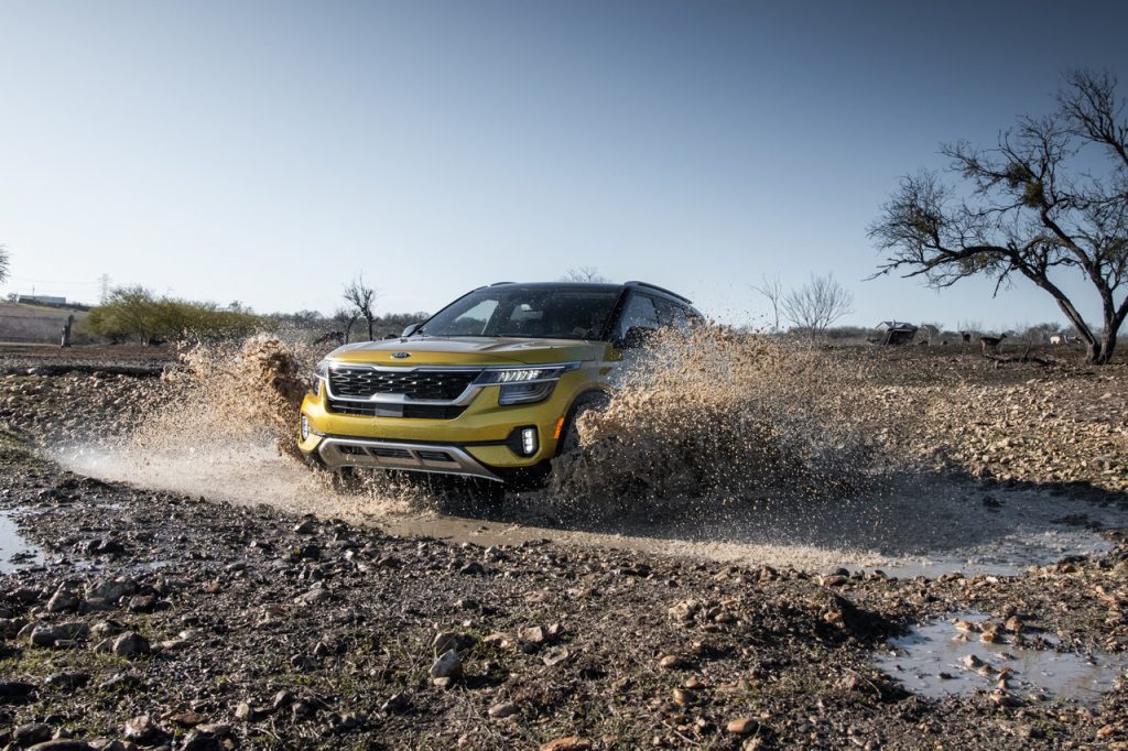 2021KiaSeltosAction-4