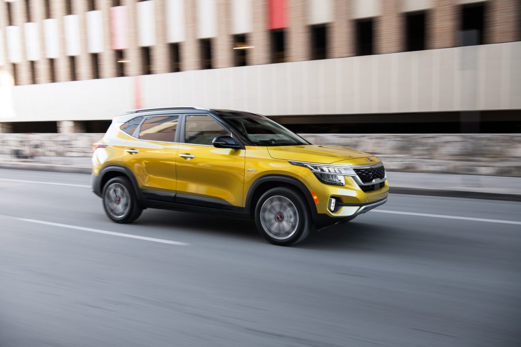 2021KiaSeltosAction-6