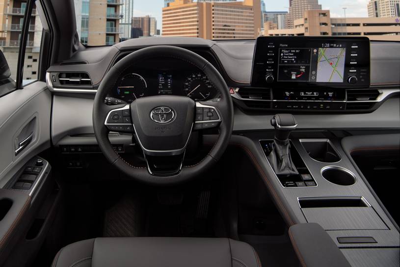 2021_toyota_sienna_4