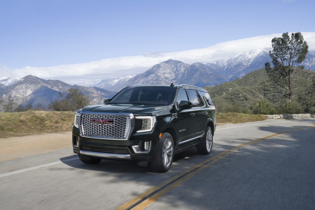 El motor produce montones de potencia, y el sprint de 6.6 segundos del Denali a 60 mph se encuentra entre los más rápidos del segmento. 