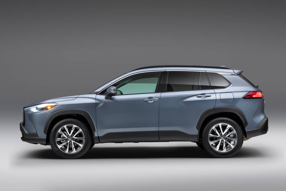 2022_Toyota_Corolla_Cross_Celestite_003