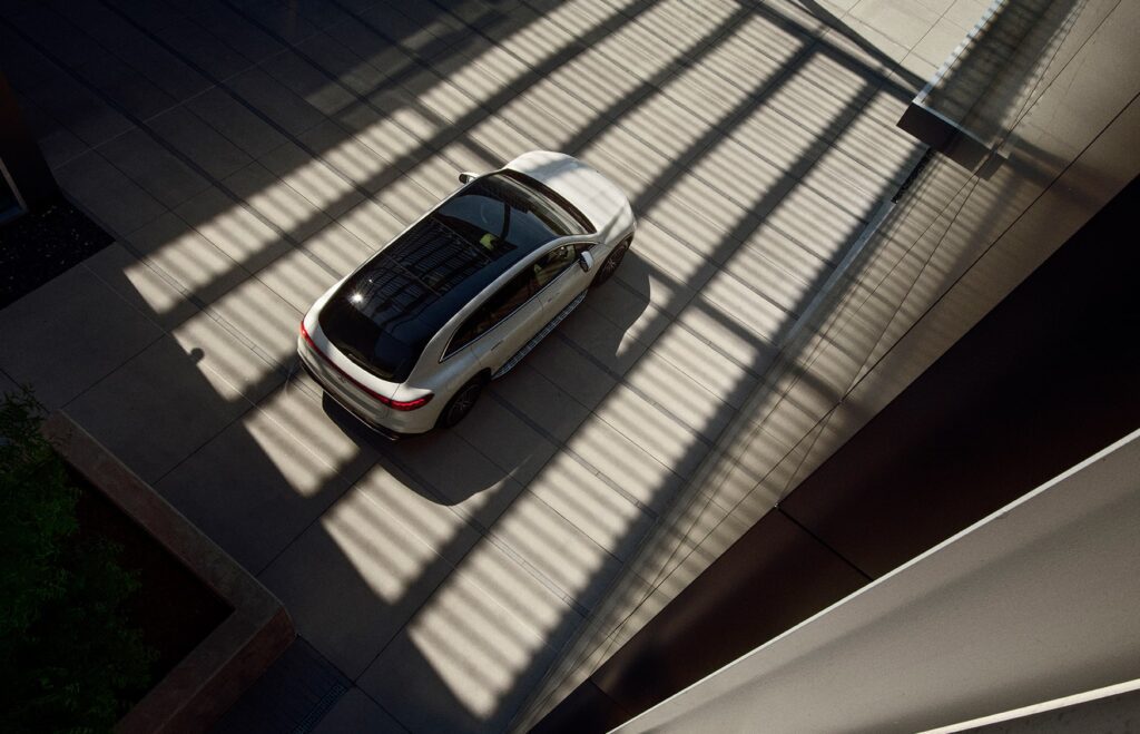 2023-EQS-SUV-Gallery_018-XL