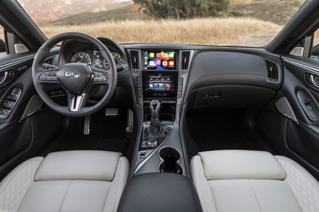 El interior del Infiniti Q50 Sensory AWD 2023 está diseñado para brindar la mayor comodidad y lujo posible.