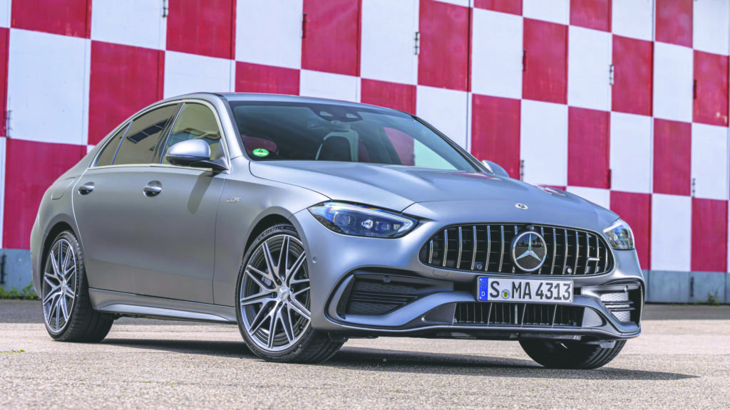 El Mercedes-AMG C43 2023, una máquina que combina lujo y potencia en un diseño audaz.