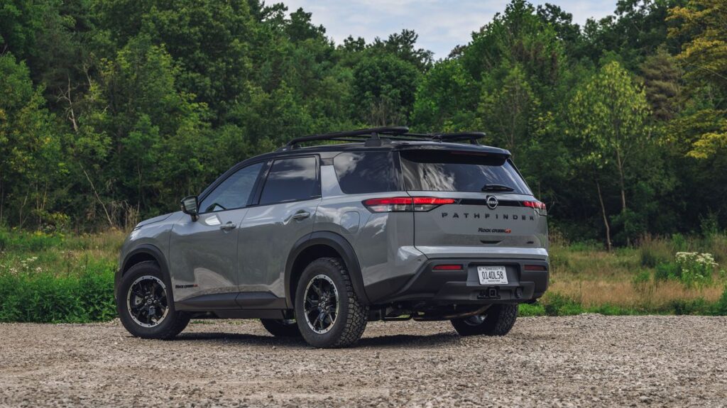 Nissan Pathfinder Platinum Rock Creek 2024: Donde el diseño robusto se encuentra con la tecnología avanzada para una conducción sin igual.