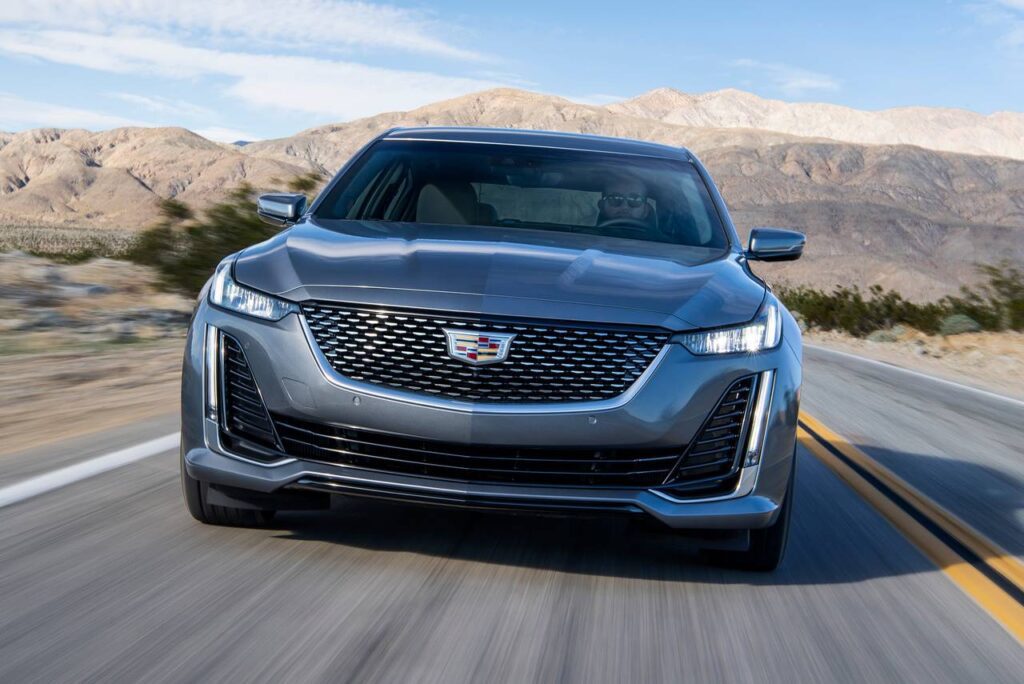 Con su asiento trasero extensible, el Cadillac CT5 Premium Luxury AWD w/SC ofrece un espacio adicional para una mayor comodidad.