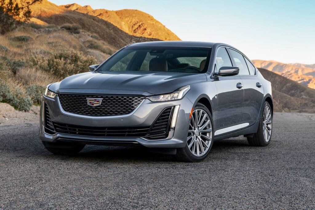 El Cadillac CT5 Premium Luxury AWD w/SC impresiona con su diseño exterior elegante y deportivo. Con líneas fluidas y una parrilla agresiva, este modelo es una declaración de estilo y presencia.