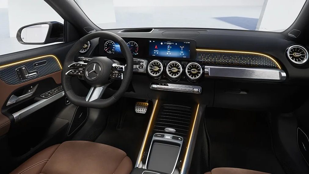 Interior del Mercedes-AMG GLB35 2024, donde el lujo y la innovación tecnológica se unen para ofrecer una experiencia de conducción única.