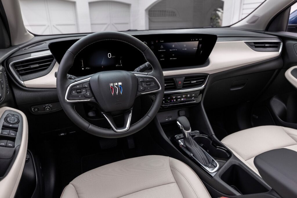 El Encore GX 2024 cuenta con un nuevo diseño exterior y un interior centrado en la tecnología, elevando el estándar para los SUV compactos de lujo.