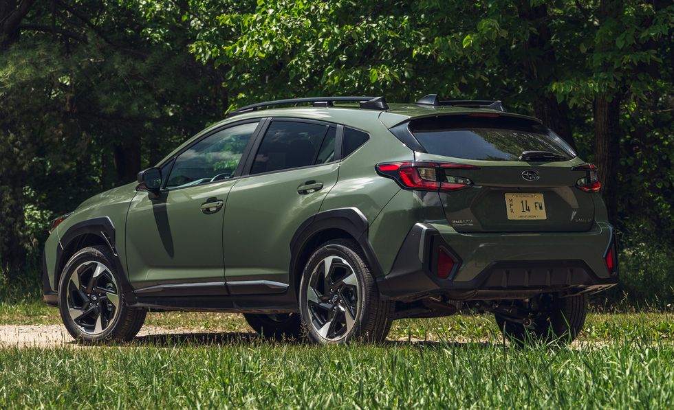 Con su diseño robusto y su capacidad para manejar terrenos difíciles, el Subaru Crosstrek Sport 2024 es el compañero perfecto para tus aventuras al aire libre.