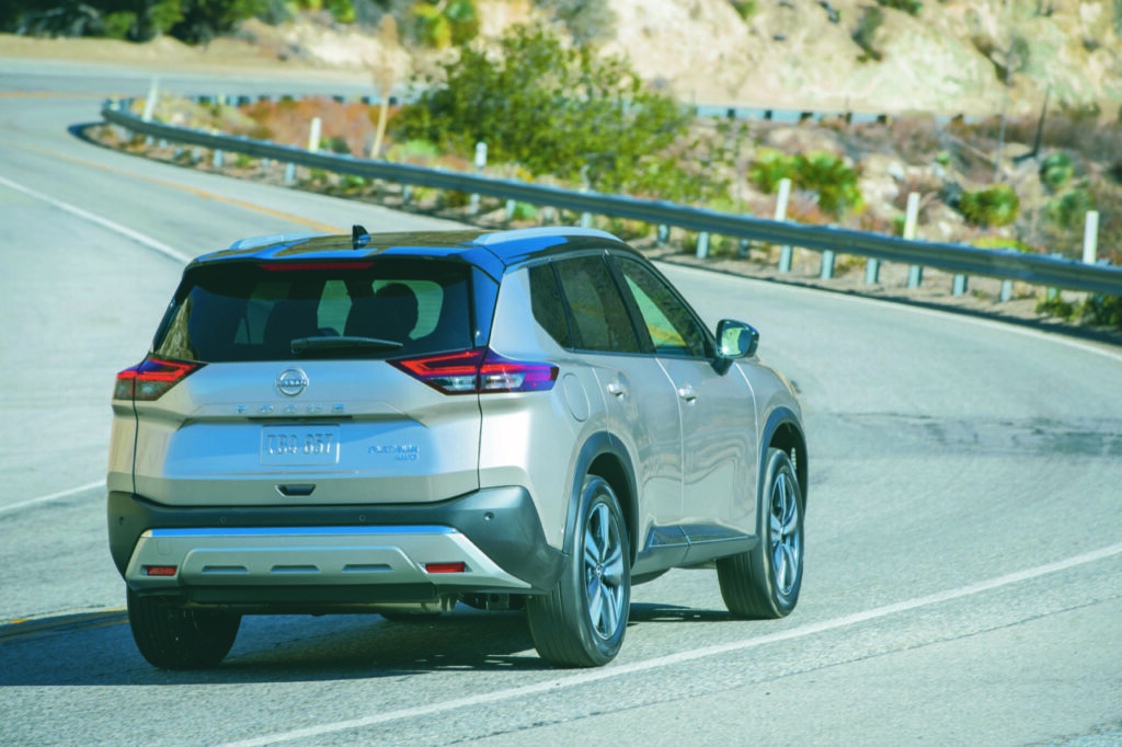 22_Nissan_Rogue-07