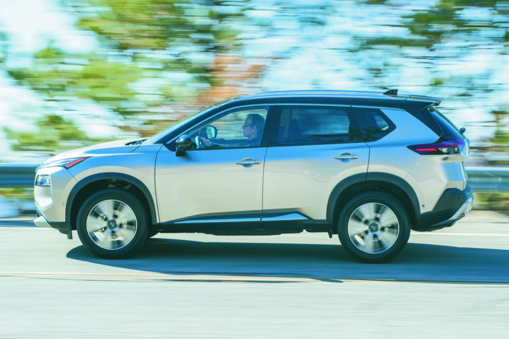 22_Nissan_Rogue-10