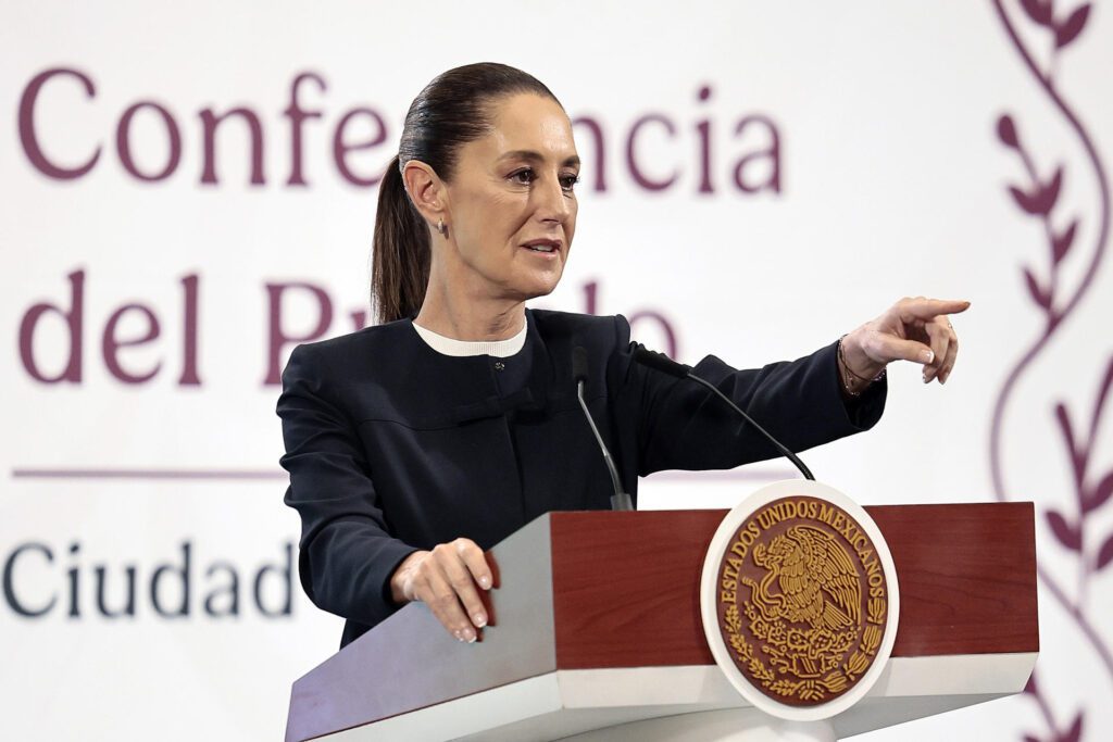 La presidenta de México, Claudia Sheinbaum, habla en una rueda de prensa este miércoles, en el Palacio Nacional en Ciudad de México (México). EFE/José Méndez