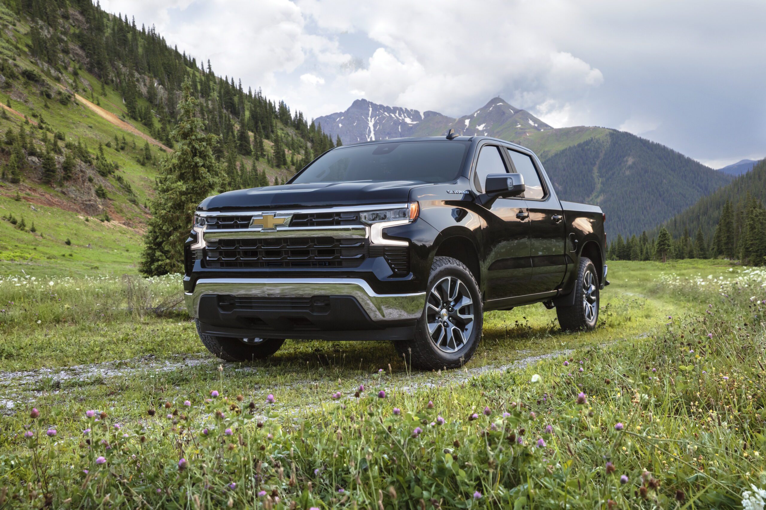 La imponente y renovada Chevrolet Silverado llegará a los concesionarios en la primavera del 2022. (Foto: Chevrolet  Silverado 2022  ZR2). 