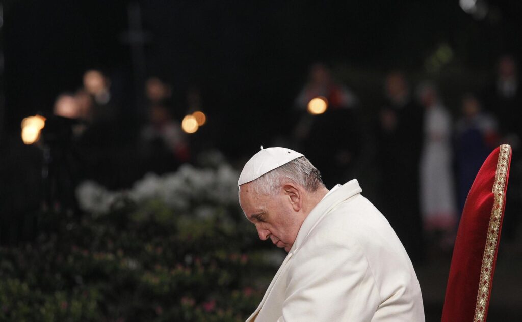 El Papa Francisco preside la celebración del Vía Crucis en el Coliseo el Viernes Santo en Roma, Italia, 29 de marzo de 2013 (reemitido el 21 de abril de 2025). El Papa Francisco murió el 21 de abril de 2025 a los 88 años, según la Santa Sede. Nacido Jorge Mario Bergoglio en Buenos Aires, Argentina, el 17 de diciembre de 1936, fue nombrado líder de la Iglesia Católica el 13 de marzo de 2013, sucediendo al pontífice emérito Benedicto XVI. (Papa, Santa Sede, Italia, Roma) EFE/EPA/ALESSANDRO DI MEO