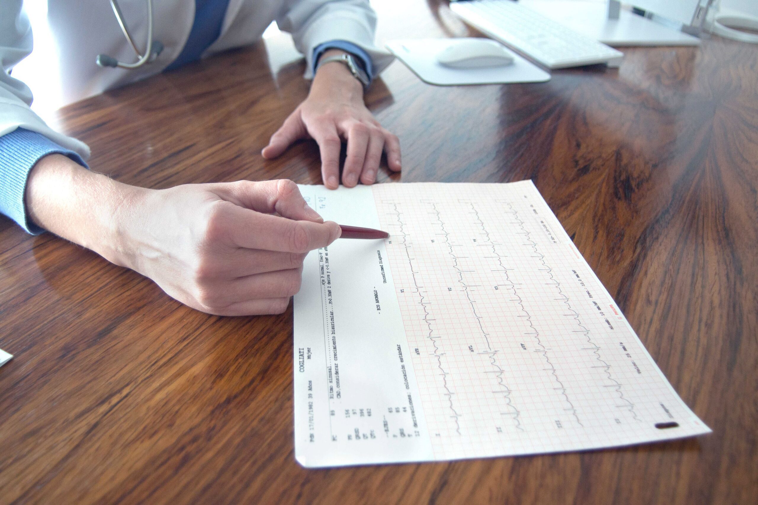Explicando resultados de una prueba cardíaca.