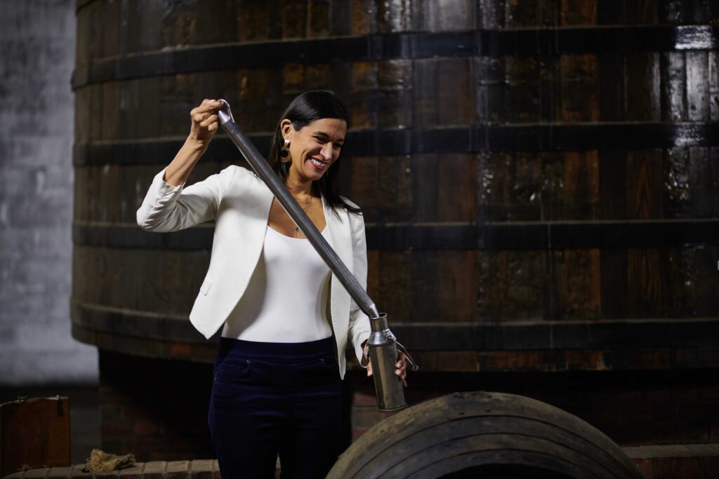 Carin Luna-Ostaseski, fundadora de SIA Scotch Whisky, también es piloto titular de una Cessna 172 en su tiempo libre.