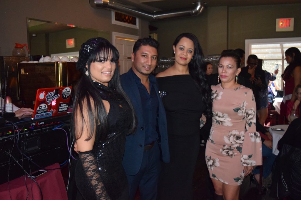 Asistente Ejecutiva Palenia Pichardo, Propietario de Rebecca's Restaurant Avi Premlall, Directora Ejecutiva Marie Llanos Llanos y Asistente de Producion Paola Catire