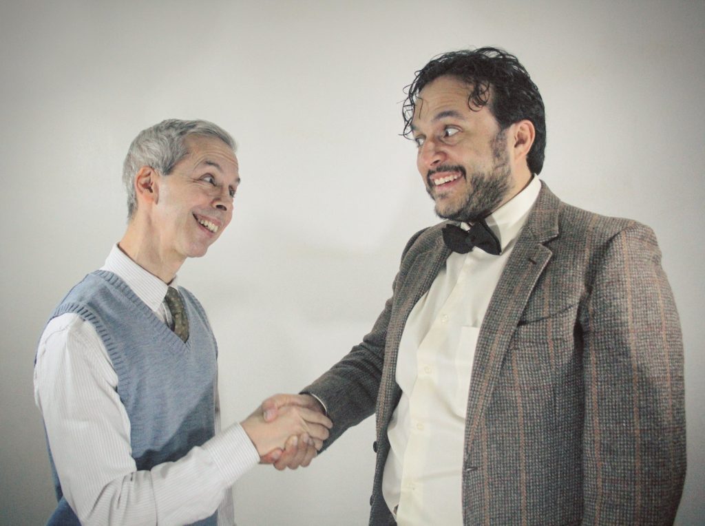El formato de Microteatro consiste en obras cortas que se presentan simultáneamente en salas diferentes de unas mismas instalaciones, de modo que el público pueda elegir cuáles ver y cuándo.