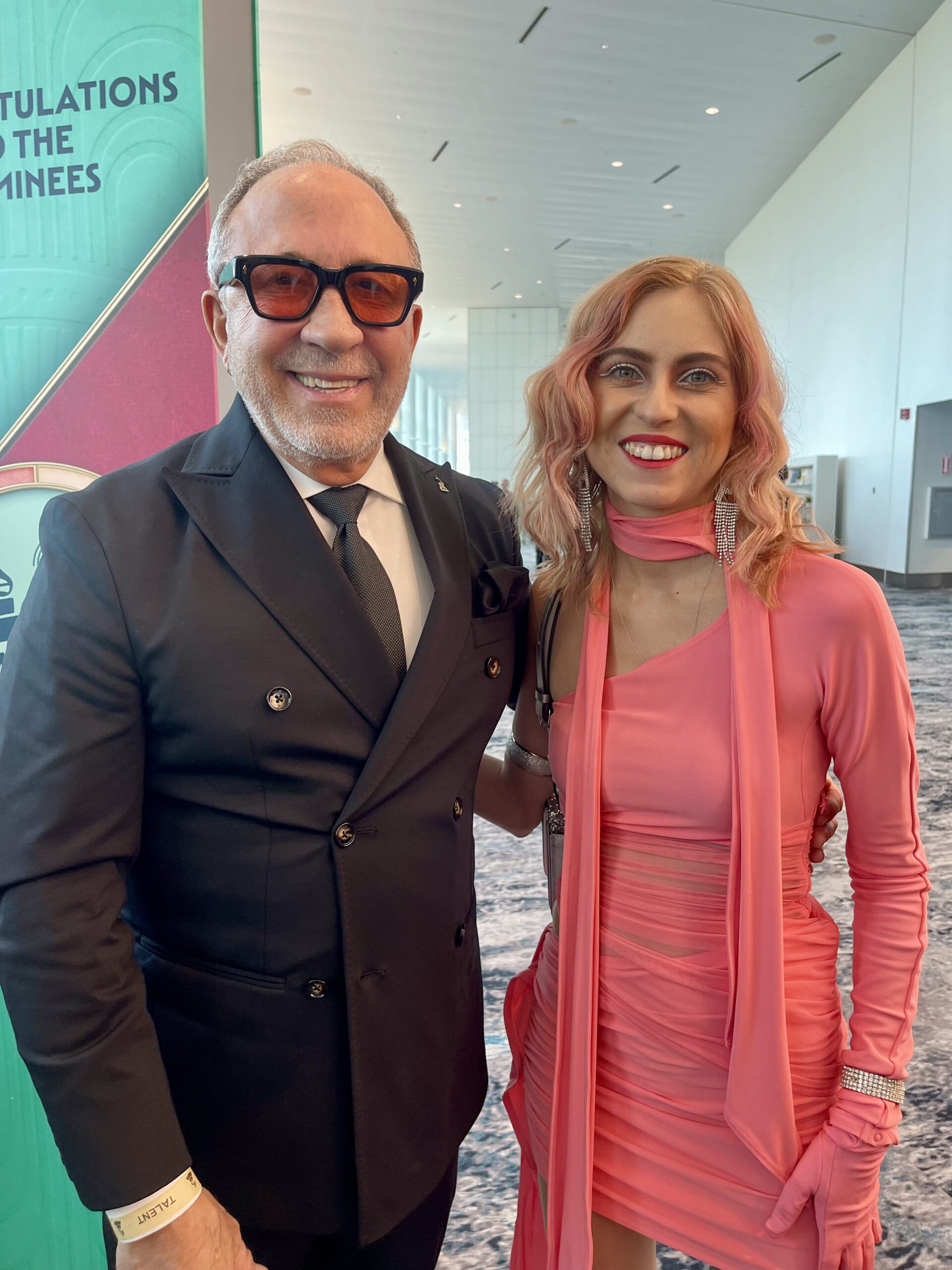 Emilio Estefan con Sophia Angelica de El Especialito