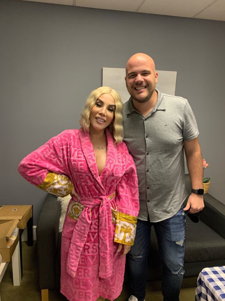 Al lado de la Diva Ivy Queen.