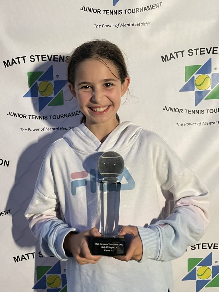 Lucía Finchelstein, de raíces argentinas, gritó campeona en la categoría sub12 del Matt Stevenson Junior Tennis Tournament. Foto Marcela Álvarez.