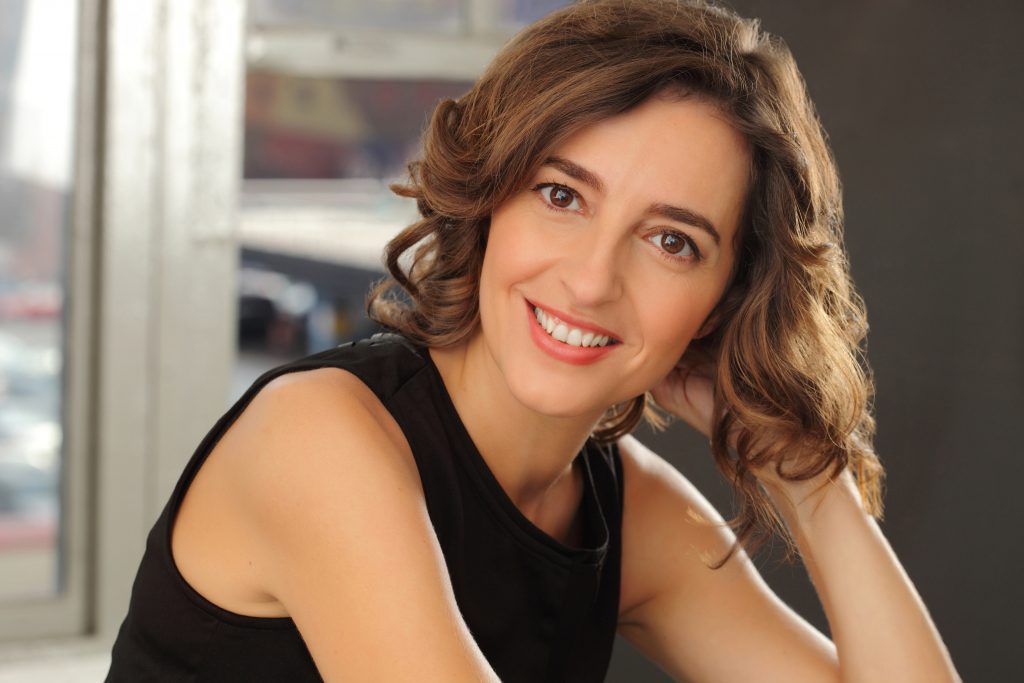 Maria Fontanals es una reconocida actriz española con un largo recorrido profesional en los teatros de Nueva York, Barcelona y México.