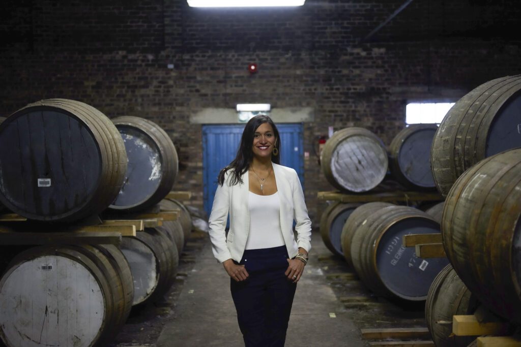 SIA Scotch Whisky es una mezcla inesperada y deliciosa para el paladar moderno, con sabores que no esperarías de un whisky escocés.