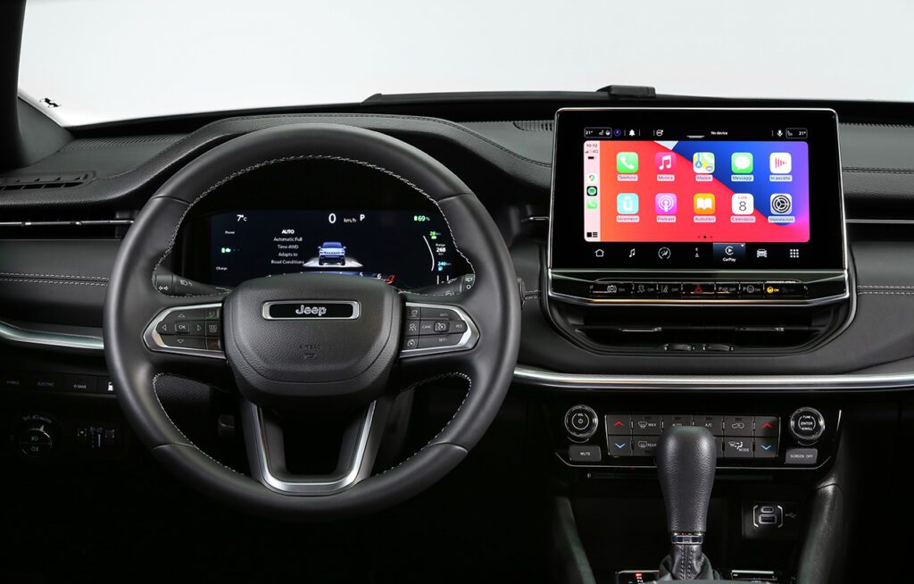 Interior del Compass, tecnología y confort para cualquier viaje.