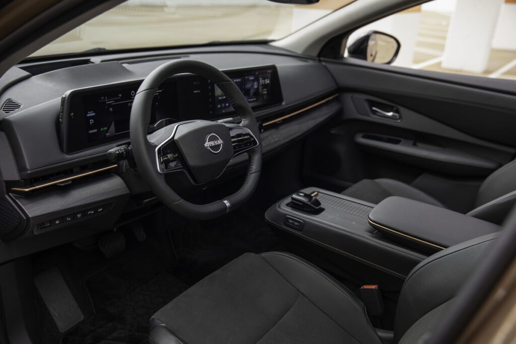 Con su tecnología de punta y capacidad de manejo excepcional, el Nissan Ariya 2023 es el futuro de la movilidad eléctrica en el camino.