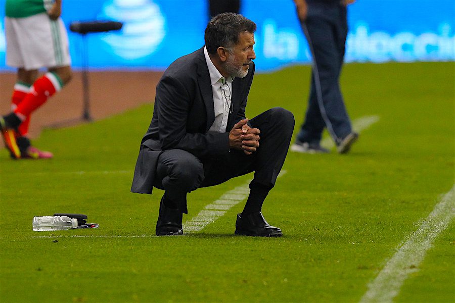 El técnico de México Juan Carlos Osorio durante un juego entre México y Honduras por las eliminatorias de la CONCACAF para Rusia 2018 EFE/ALEX CRUZ 