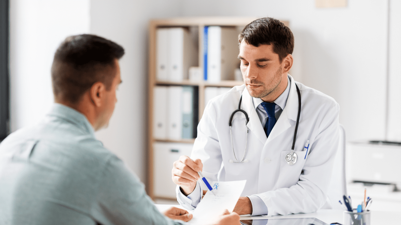 Protege tu salud este otoño con estos consejos esenciales para latinos
