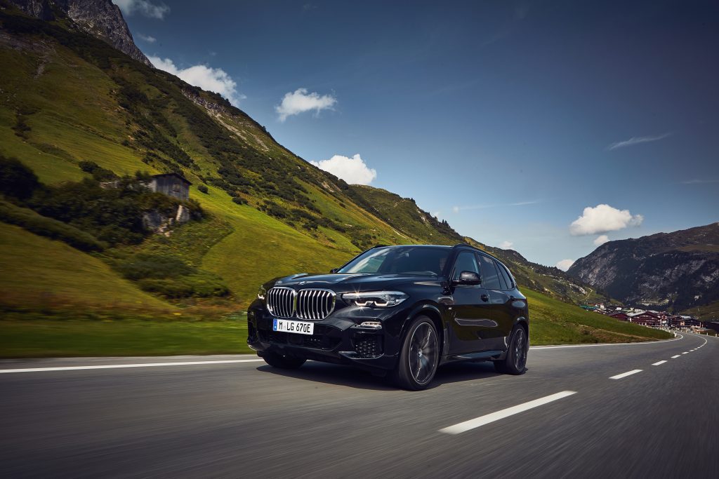 Con 30 millas de autonomía totalmente eléctrica, la más larga disponible en cualquier vehículo híbrido enchufable de BMW, tendrá todo lo que necesita para viajes y desplazamientos más cortos.