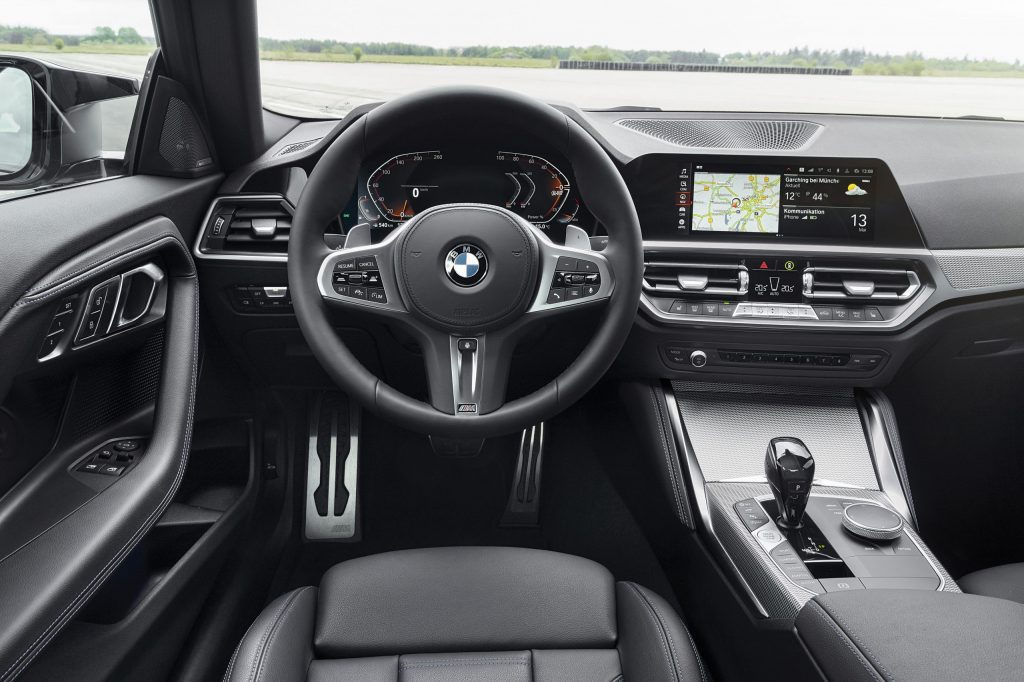 Además, dispondrás de numerosas funciones de conectividad y servicios digitales que te conectarán de forma óptima con tu BMW y el mundo exterior: para que disfrutes de una movilidad moderna del más alto nive