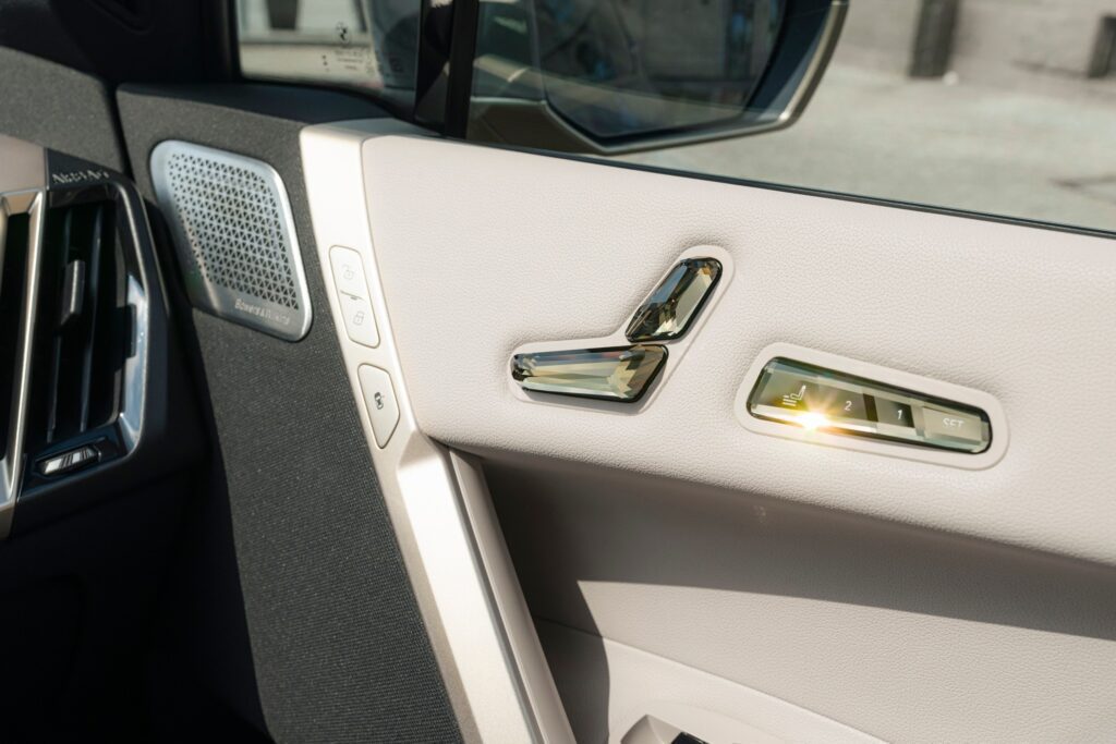 P90464102_lowRes_bmw-ix-m60-05-2022