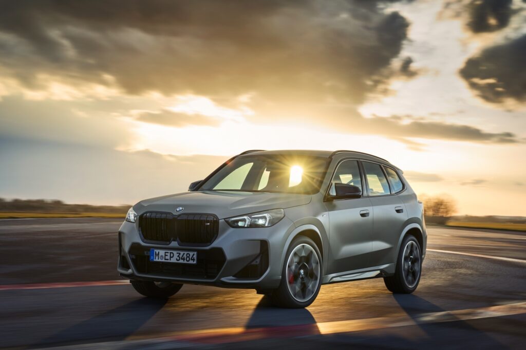 El BMW X1 M35i 2024, elegancia y rendimiento en un solo paquete.