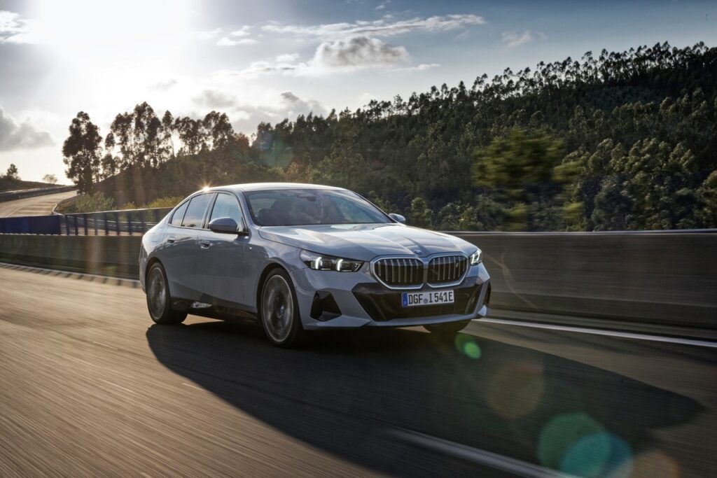 El BMW 530i xDrive 2024, lujo y rendimiento en un solo paquete.