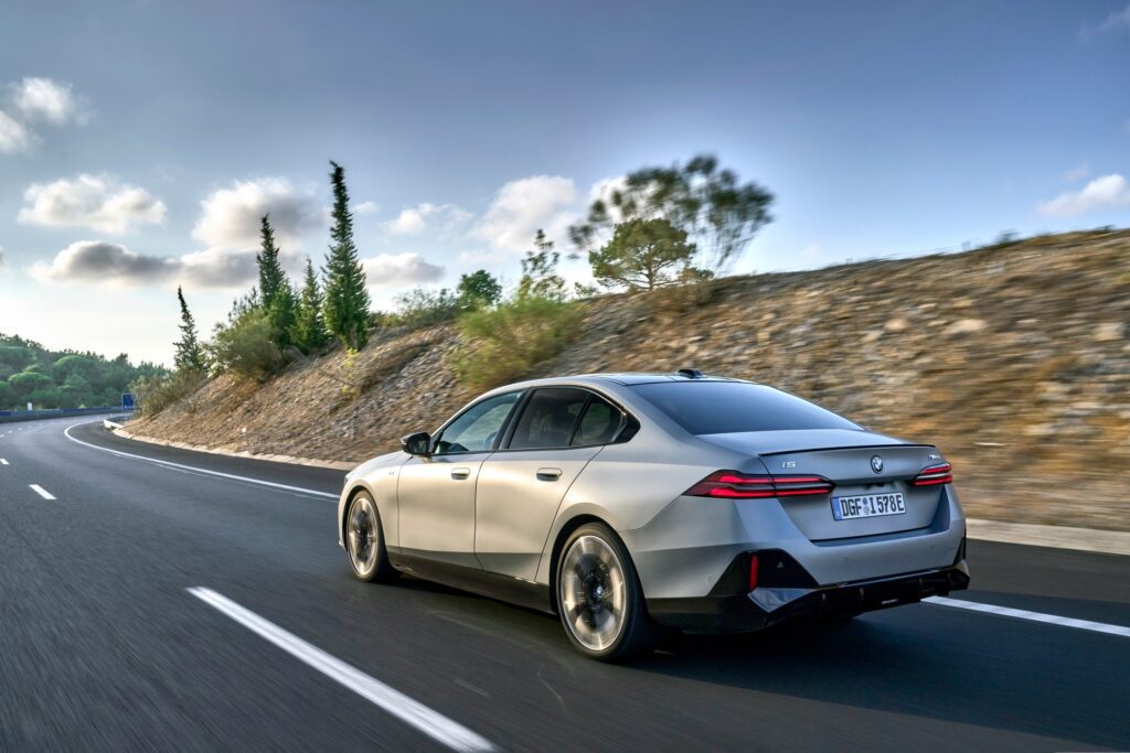 El BMW 530i xDrive 2024,, combinación de confort y modernidad.