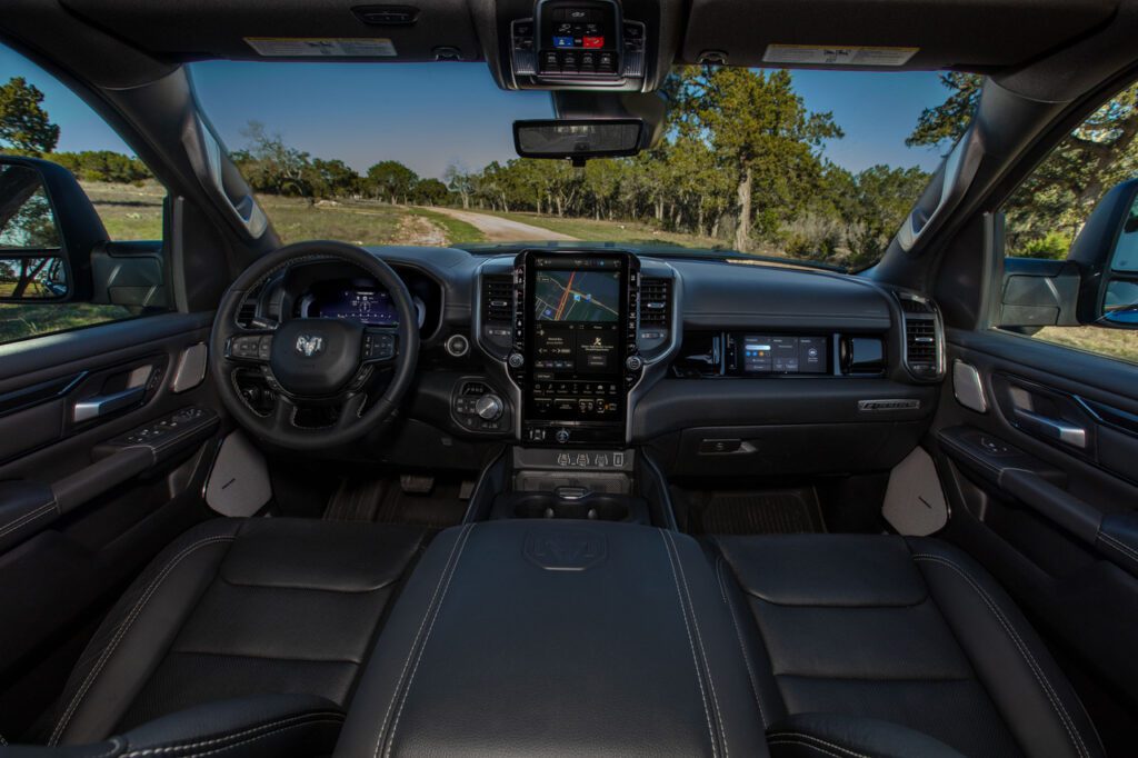 Interior del Rebel, combinación de lujo y tecnología.