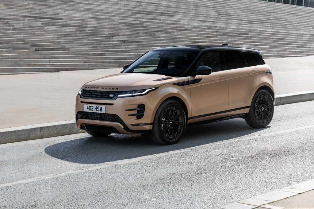 El Range Rover Evoque 2024, con su diseño refinado y proporciones perfectas, es el epítome del lujo moderno y la sostenibilidad.